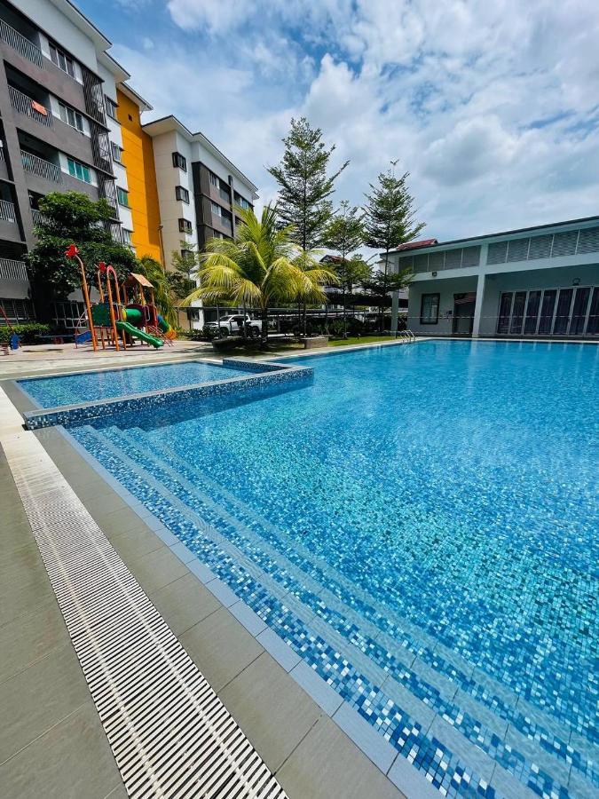 Wallaway2Stay Kiara Nilai Apartment 3 Bedroom Exterior photo